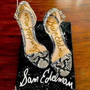 Sam Edelman size 6 snake skin pattern heels
